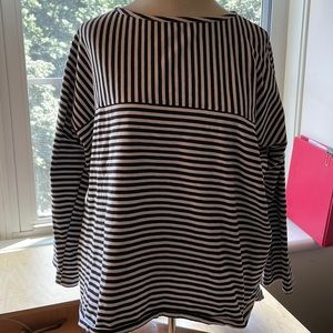 Black and white stripe Iridium tshirt.